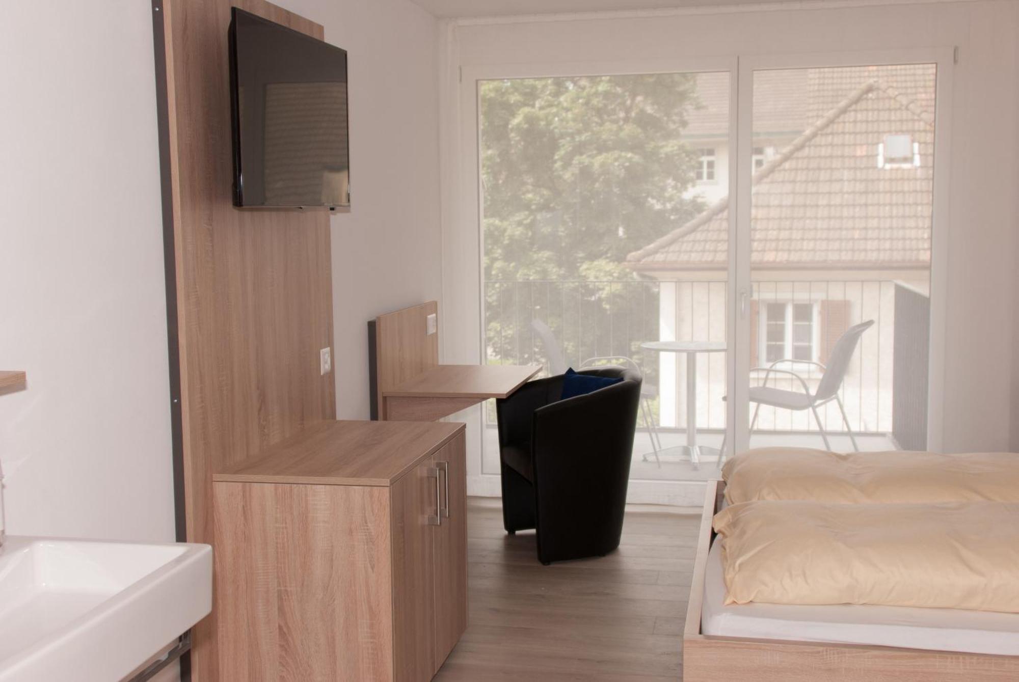 Hotel Traube Garni Kuttigen Habitación foto
