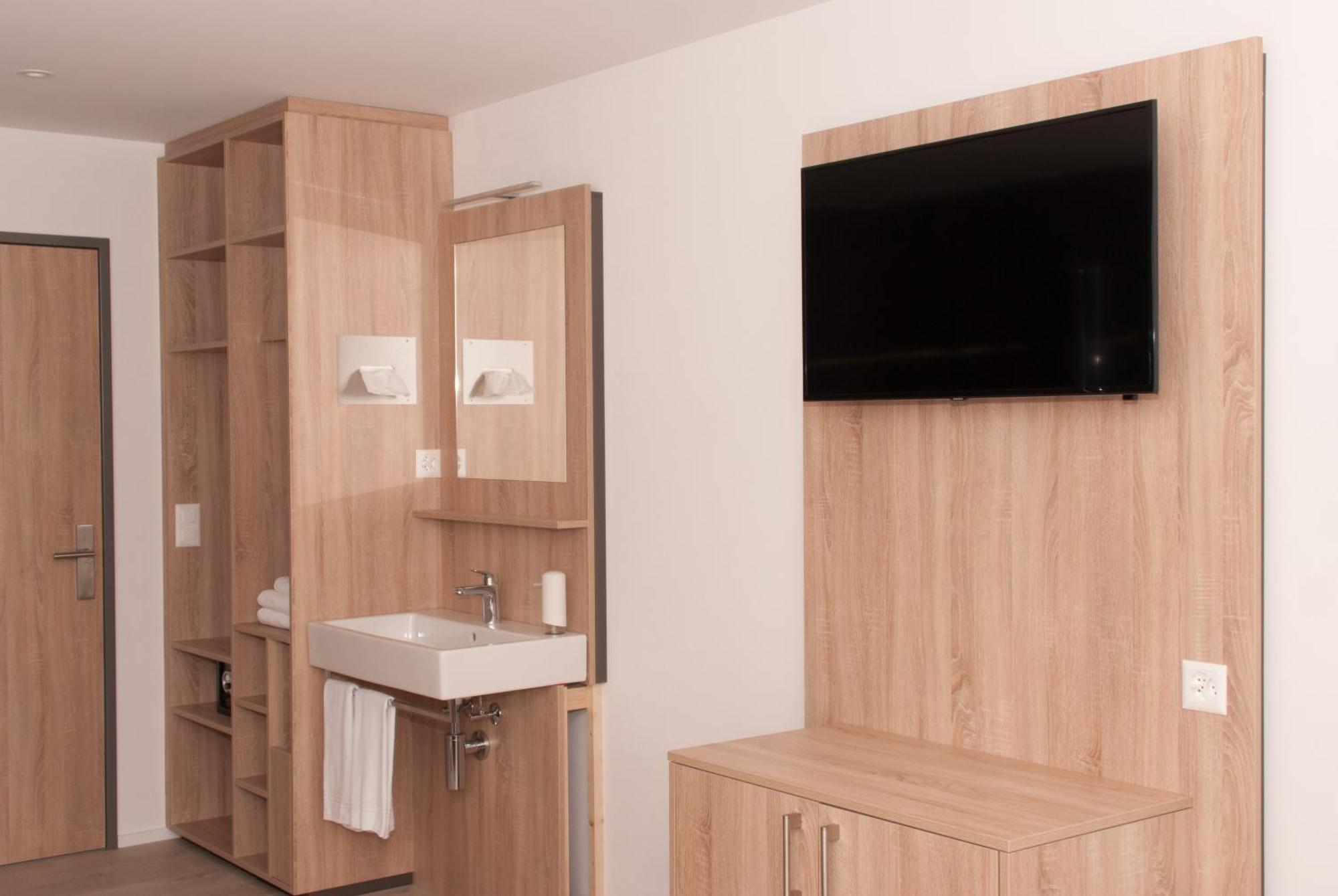 Hotel Traube Garni Kuttigen Habitación foto